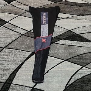 VS PINK 2017 ULTIMATE 5TH & OCEAN NEBRASKA HUSKERS BLACK MESH LEGGINGS MEDIUM
